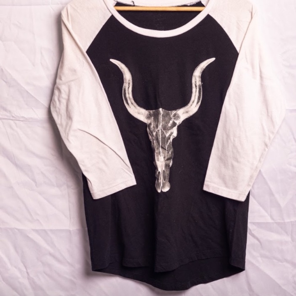 Animal skull baseball tee